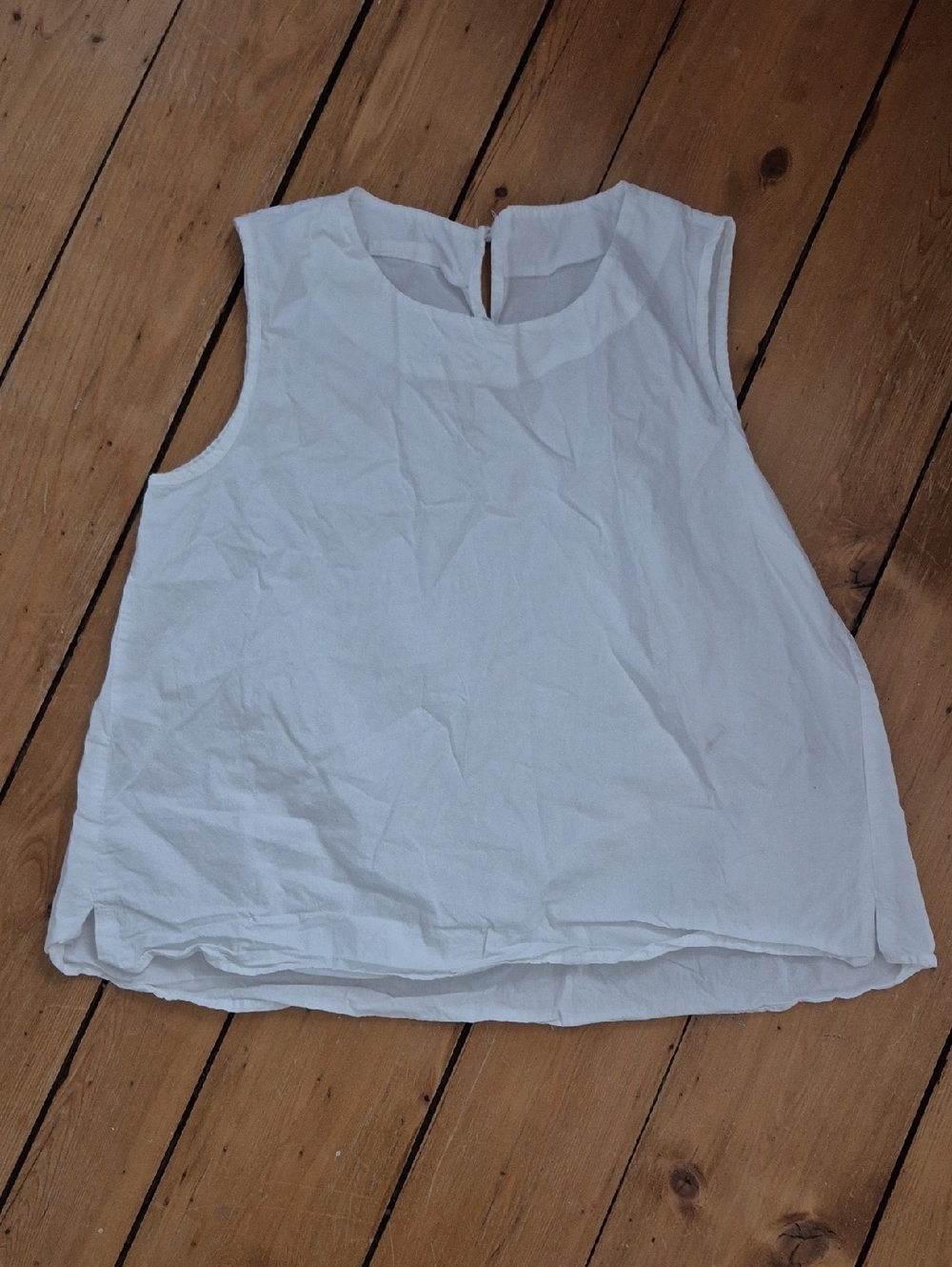 Classic White Sleeveless Linen-Blend Tank Top